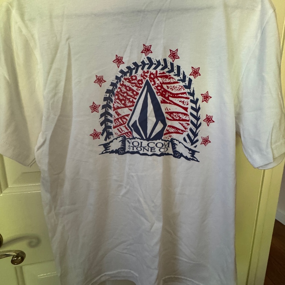 New Boys Sz Lg 14/16 Volcom White Tee Red and Blue Graphic T Shirt 100% cotton